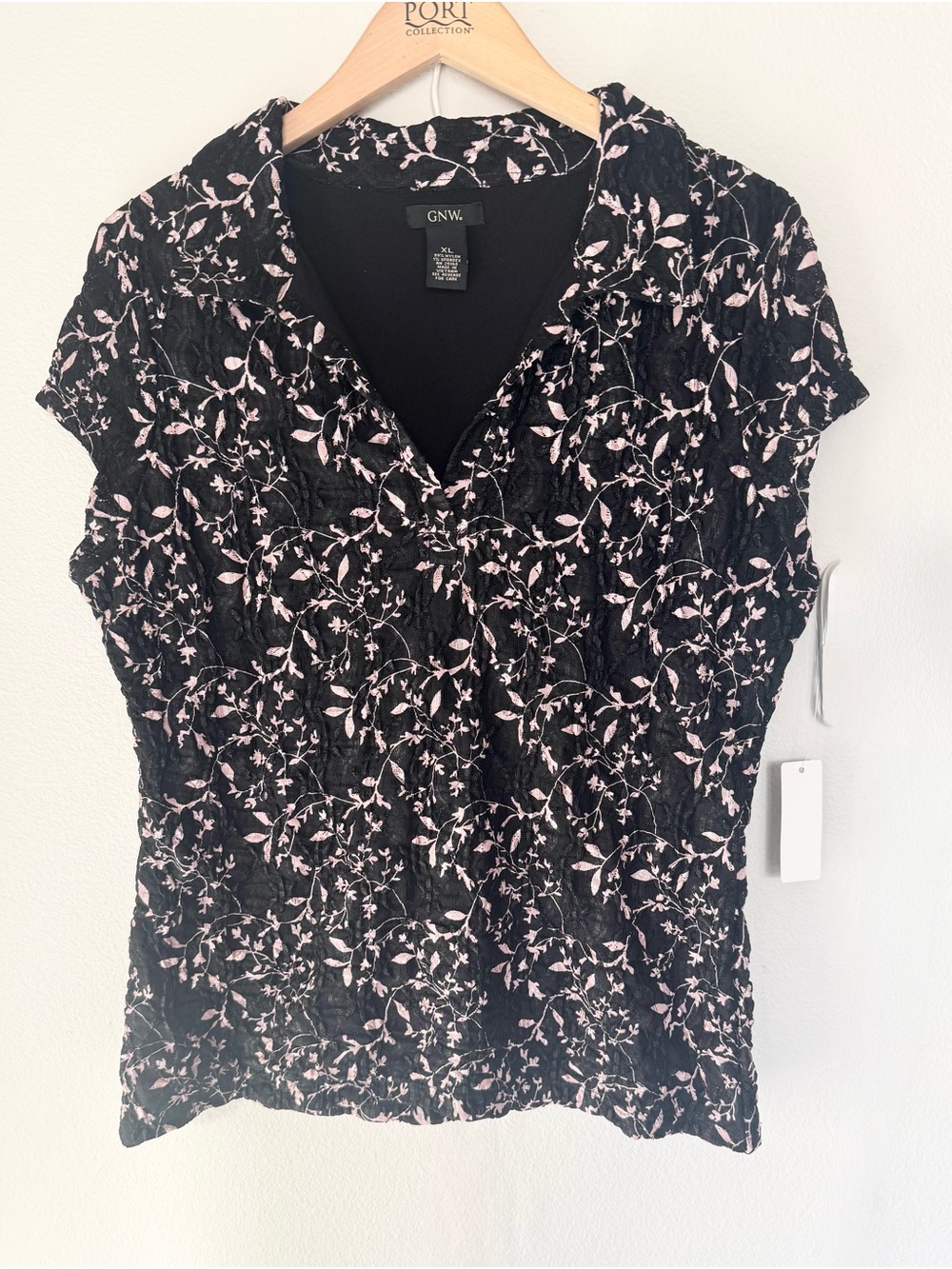 NWT GNW Black & Pink Floral and Vine Crinkle Knit Top